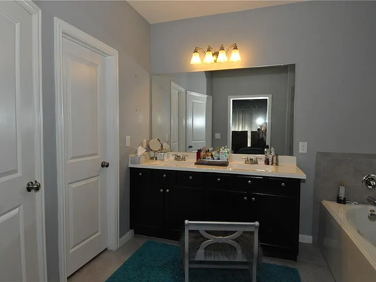 13911 Madrigal Ln — Photo 8