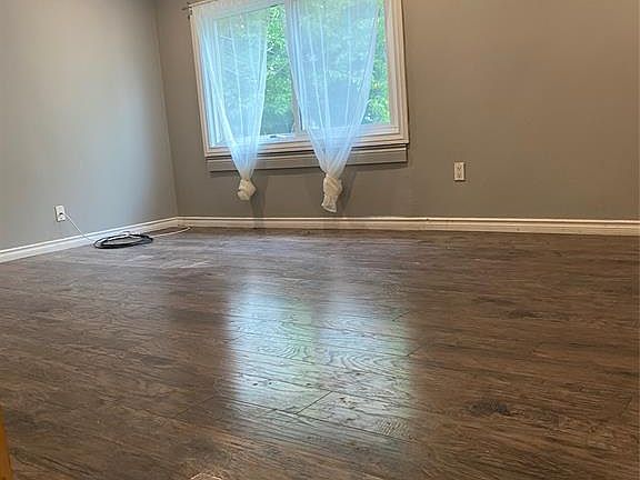 4th image of 1115 Marion Ave
