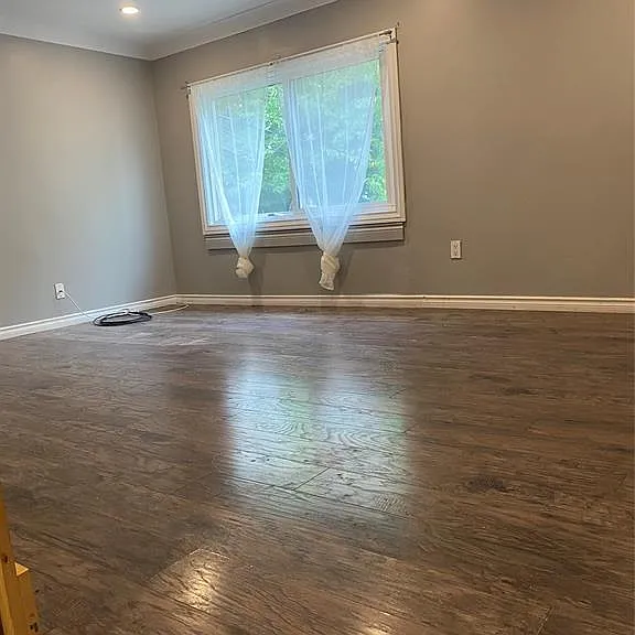1115 Marion Ave — Photo 4