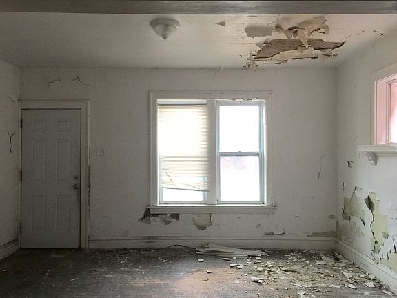 3rd image of 4867 Farlin Ave