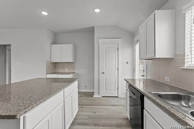 4837 Park Gln — Photo 9