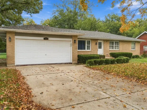 1931 Charles Ln, Aurora, IL 60505