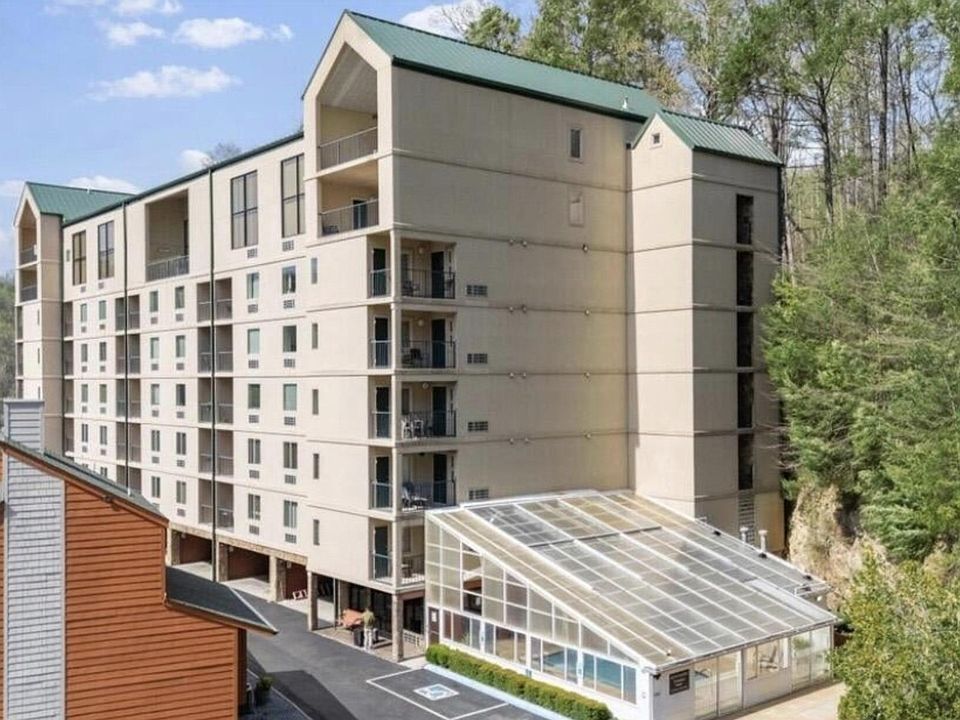 1st image of 413 Baskins Creek Rd #501