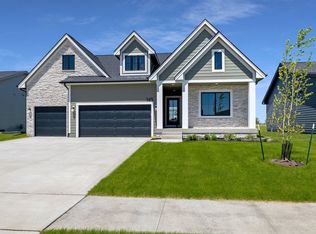 145 NW Valleyview Dr, Waukee, IA 50263