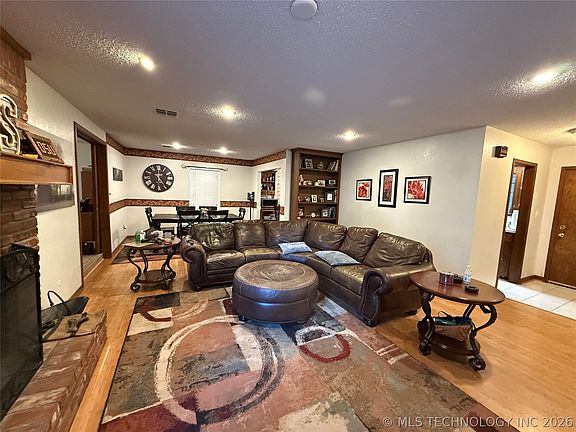 4th image of 2706 Brookside Cir