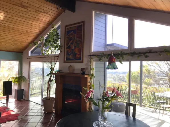 3884 Clayton Ave, Los Angeles, CA 90027