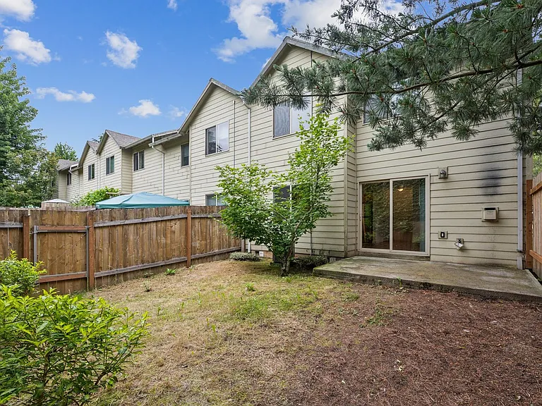 Roberts Court Townhomes — Photo 14