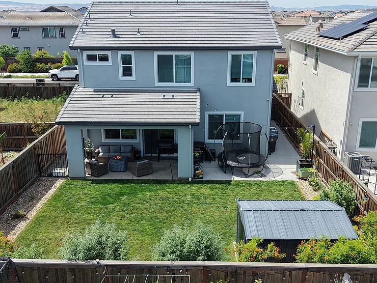 2651 Mulholland Dr — Photo 23