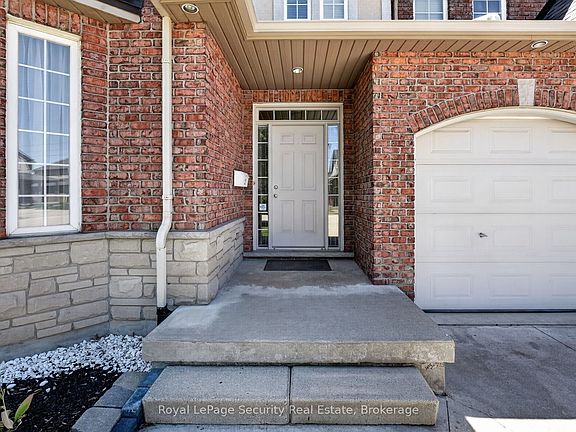 3rd image of 37 Fredonia Cres