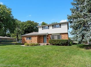 22671 Maple Ct, Hazel Park, MI 48030