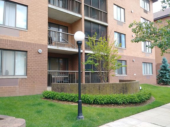 2nd image of 75 Essex Dr APT 1E