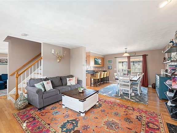 5th image of 151 Teakwood Dr