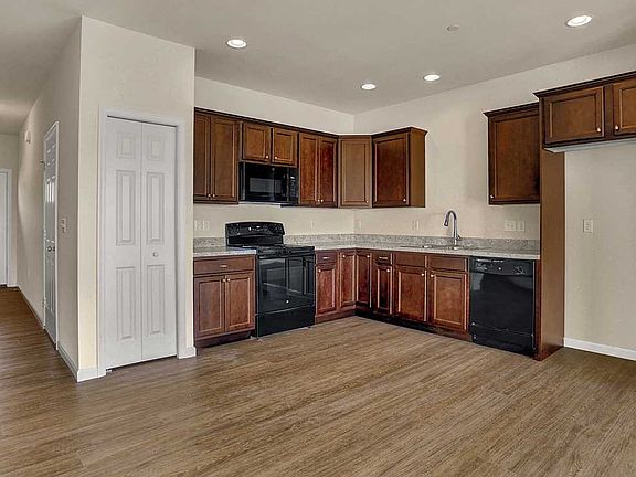 2nd image of 1756 Fairbanks Ln