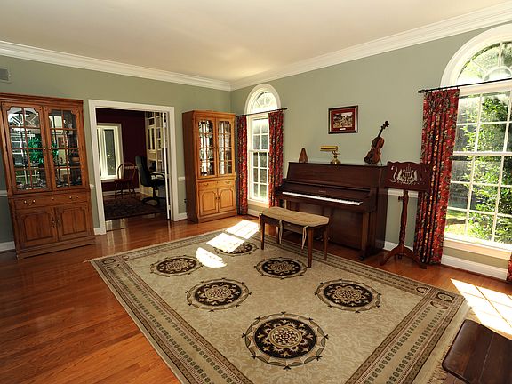 5th image of 10714 Fournier Dr