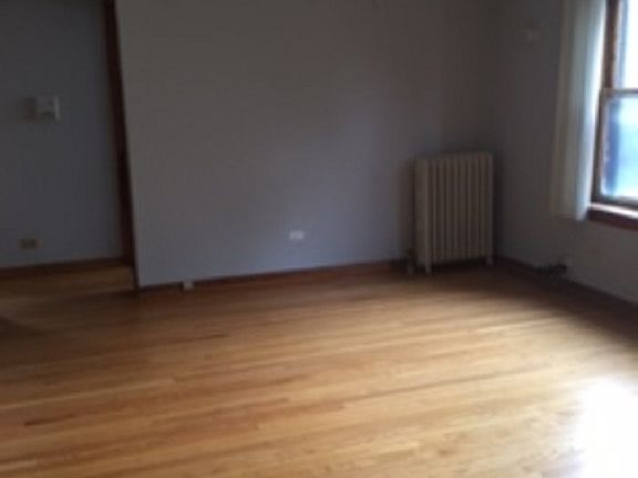 2nd image of 1318 W Foster Ave APT 2E