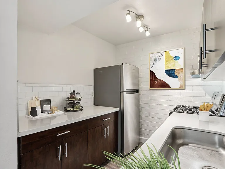 The Wexler Apartments — Photo 40