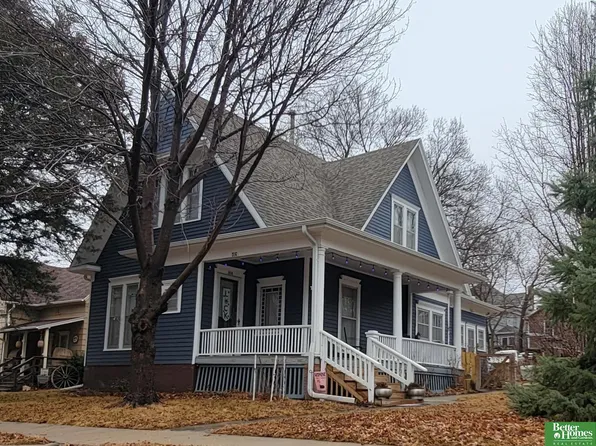 916 N Iowa Ave, York, NE 68467