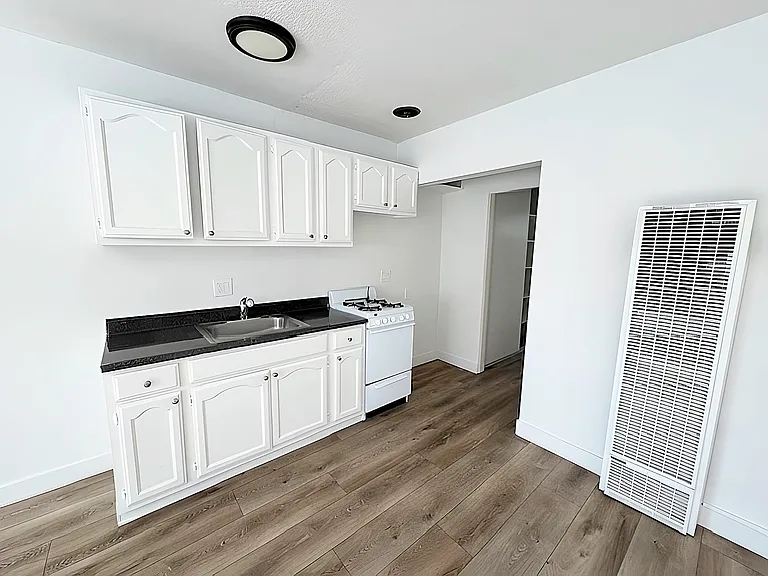 1401 S Catalina St #5 — Photo 3
