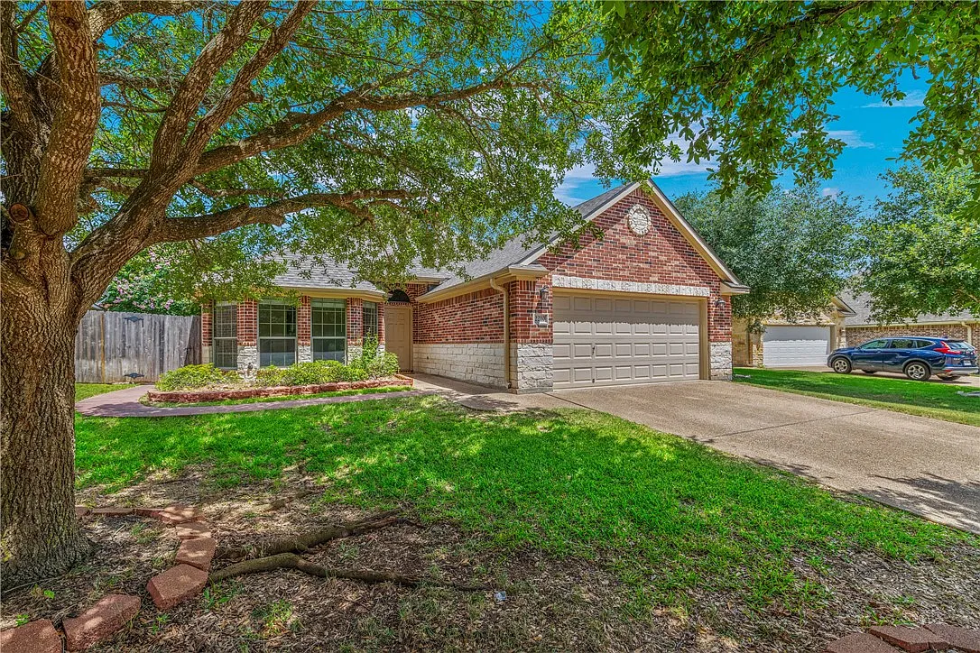 3 bed, 1689 sqft, $2,300 — Photo 1