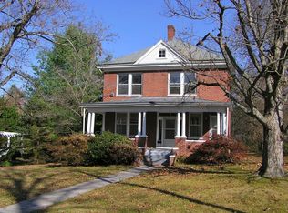 17 Edmondson Ave, Lexington, VA 24450