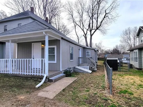 817 Kickapoo St, Leavenworth, KS 66048