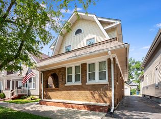 584 E Downer Pl, Aurora, IL 60505