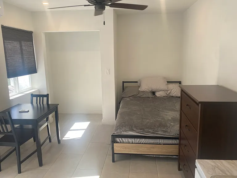1027 SW 12th Ave #5 — Photo 1