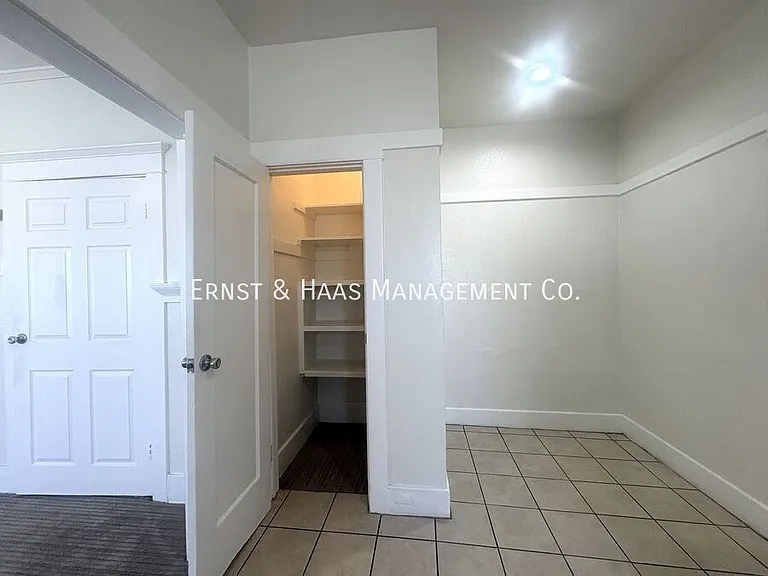 1249 Pine Ave — Photo 6