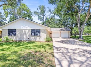 3010 Lamar Cir, El Campo, TX 77437