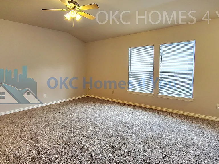 606 Garrison Ln — Photo 3