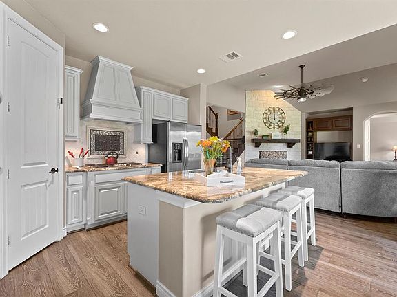 4th image of 112 Lukes Place Ln