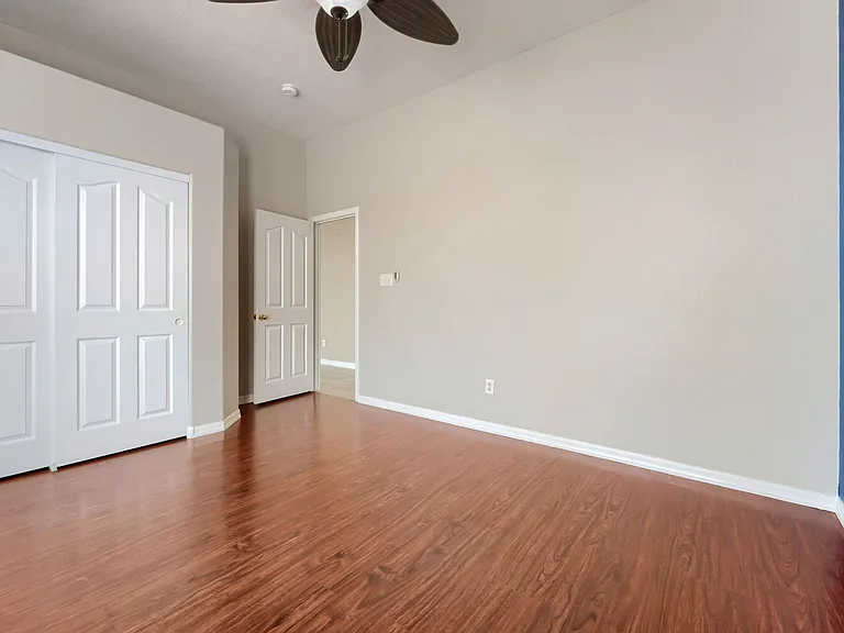 5619 W Frier Dr — Photo 15