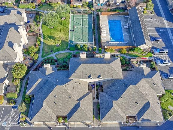 2nd image of 132 Nissen Rd Unit 3