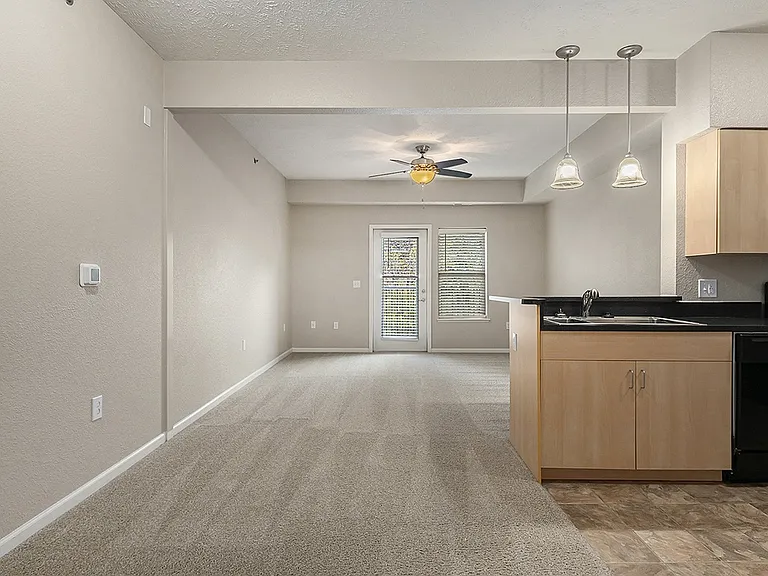 Lynbrook Apartments and Townhomes — Photo 11