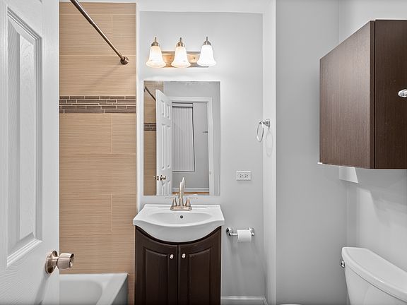 5th image of 1528 N Ashland Ave #1R
