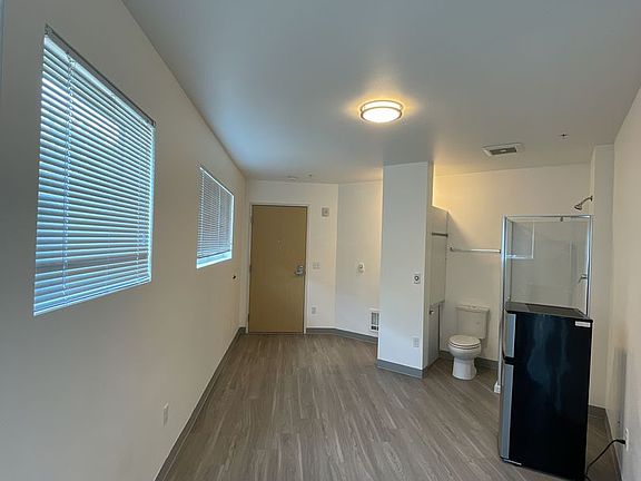 5th image of 4315 7th Ave NE #311