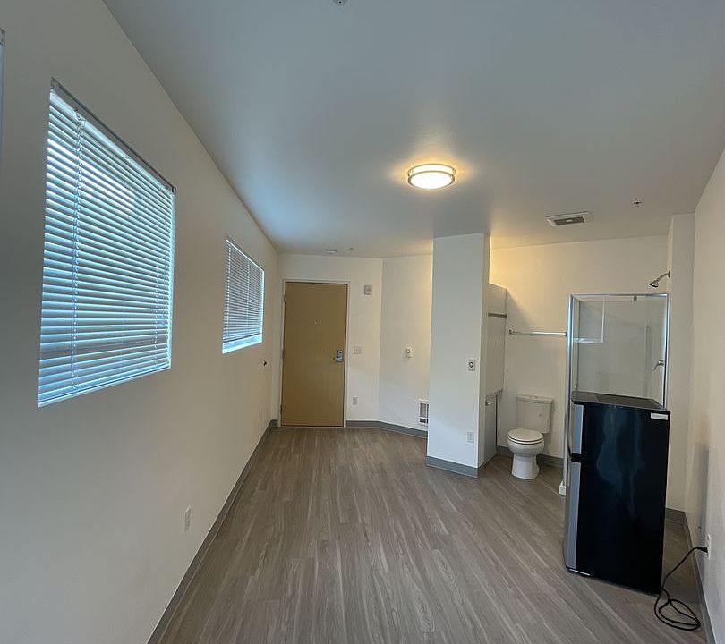 1st image of 4315 7th Ave NE #211