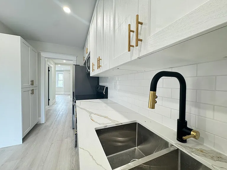 931 Main St E #4 — Photo 9