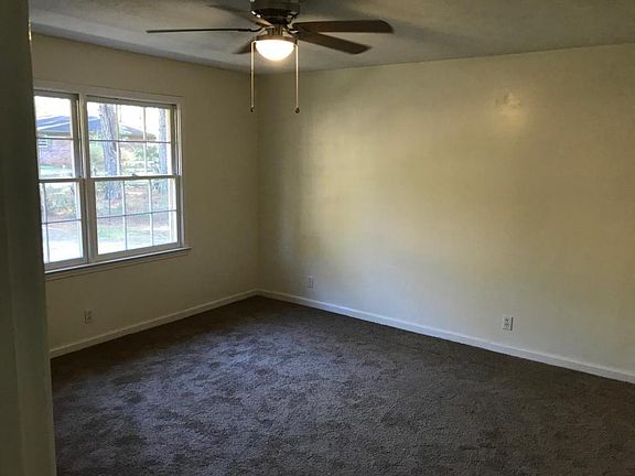 3rd image of 915 Paige Ct
