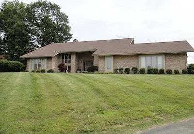 1st image of 518 Carriage Dr