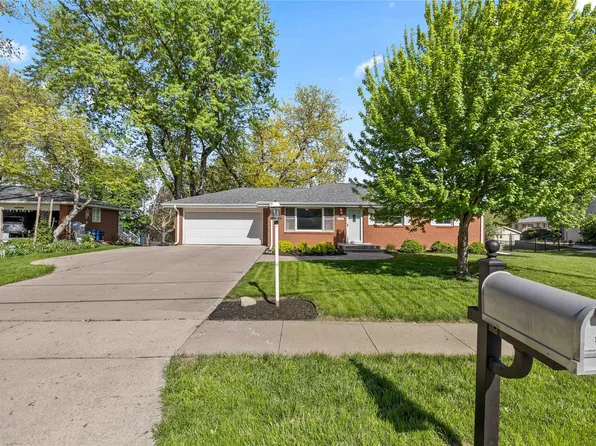 2701 Beverly Dr, Urbandale, IA 50322