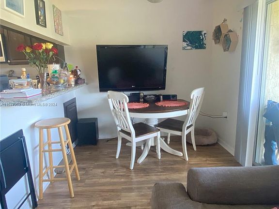 3rd image of 4203 Glenmoor Dr #4203