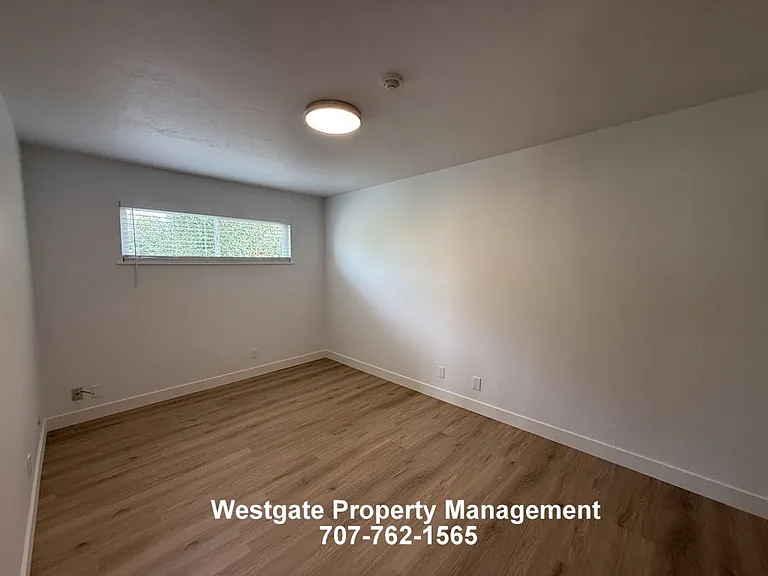 11 Alma Ct — Photo 8