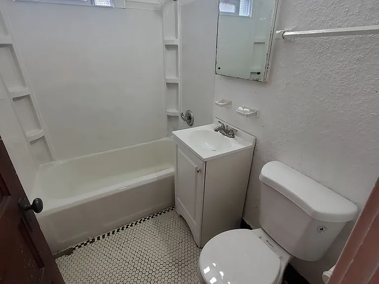 502-504 N 32nd St. (4 Unit) (Ace Property) — Photo 2