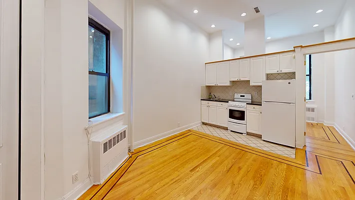 Rented by Bond New York | media 12