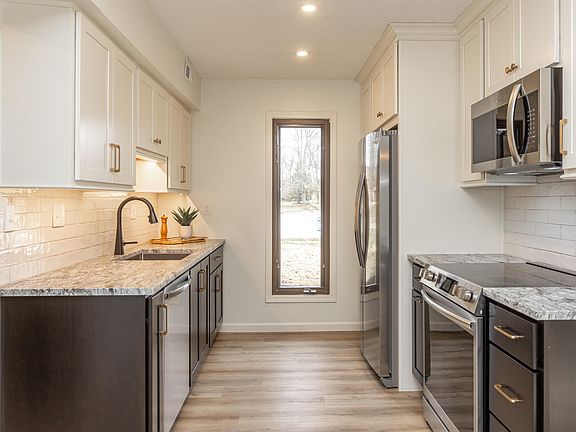 2nd image of 2609 Oakmont Ct