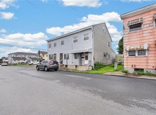 17 S Logan St, McAdoo, PA 18237