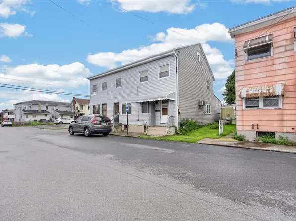 17 S Logan St, McAdoo, PA 18237
