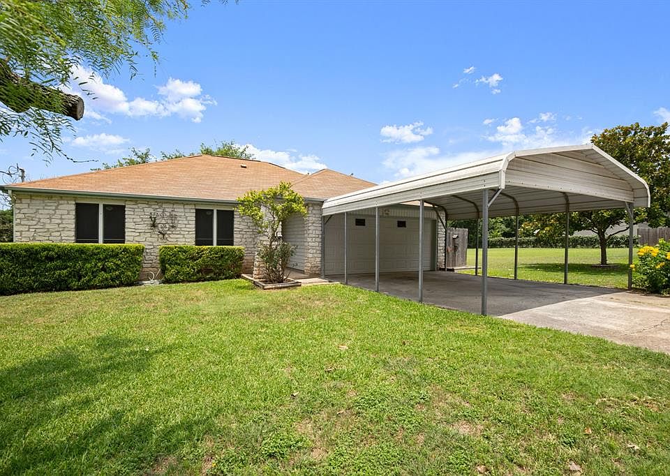 1st image of 700 Greenmeadow Dr
