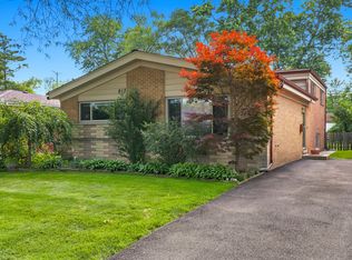 613 Leamington Ave, Wilmette, IL 60091